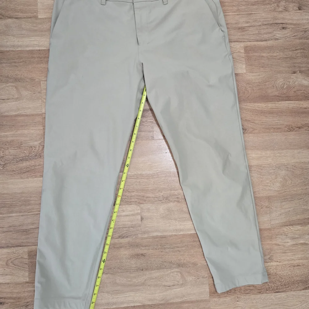 Lululemon Pants Men’s Size 38 Light Cream Relaxed Taper Smooth Twill - Picture 9 of 10